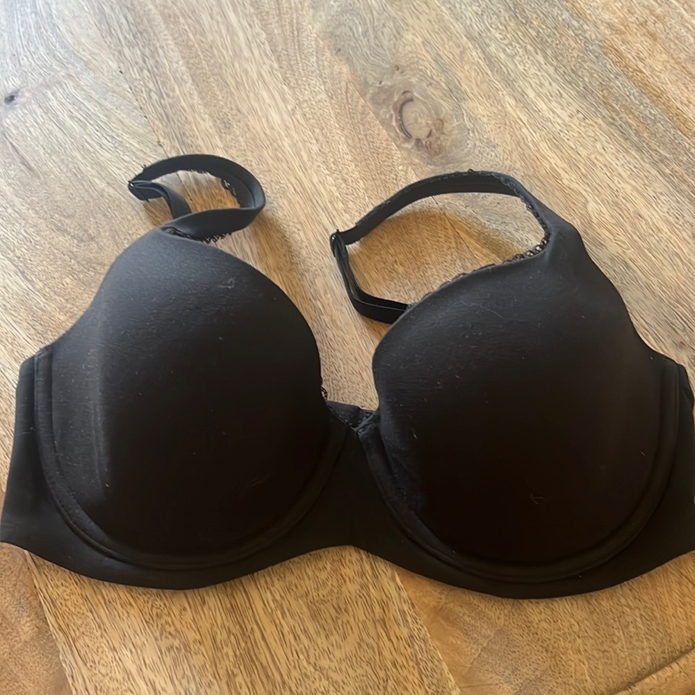 Victoria’s Secret 34D black bra in excellent used condition
